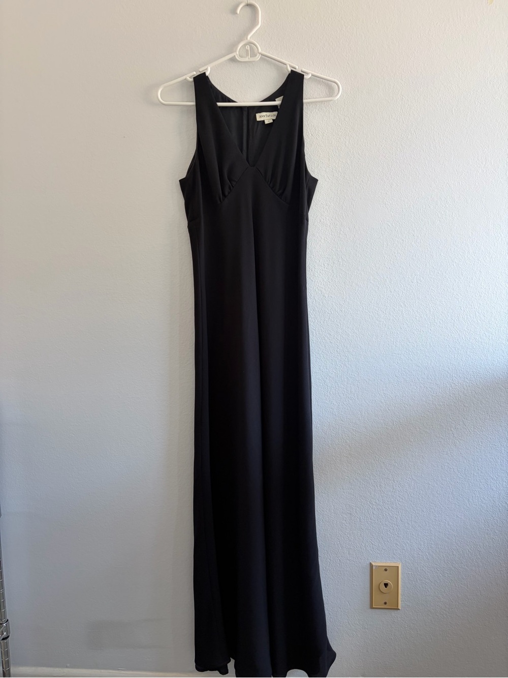 Vintage 1990s Ann Taylor Sleeveless Black Gown Fully Lined EUC size 4